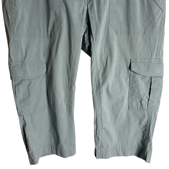 MEC Women's Light Blue Capris Hiking Pant - Picture 3 of 10